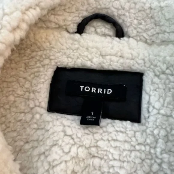 Torrid Faux Leather Sherpa Line Moto Jacket size 1x - Picture 10 of 14